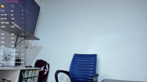 Snapshot of lucia_fuster chatting on 10.05.25 Lucia online show from 10.05.25