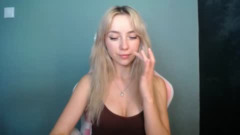 Snapshot of luciacam20 chatting on 06.23.26 Lucy online show from 06.23.26