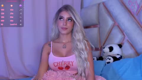 Snapshot of luciajhonnes chatting on 11.05.25 LuciaJhonnes online show from 11.05.25