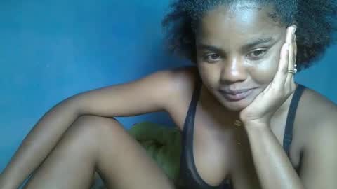 Snapshot of luciana012 chatting on 09.24.25 luciana012 online show from 09.24.25