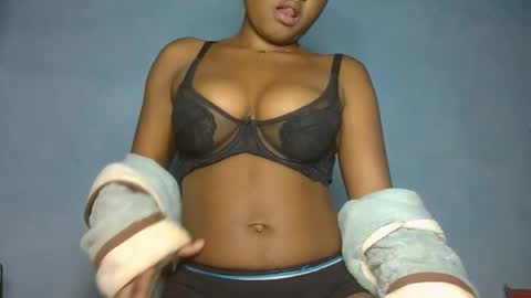 Snapshot of luciana012 chatting on 10.16.25 luciana012 online show from 10.16.25