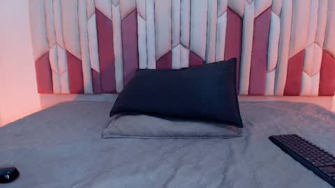 instagram luciana417  online show from 09.18.25