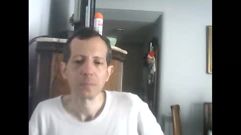 Snapshot of lucianoaxel chatting on 01.01.25 Luciano online show from 01.01.25