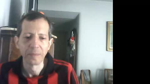 Snapshot of lucianoaxel chatting on 01.04.25 Luciano online show from 01.04.25