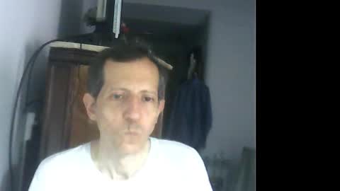 Snapshot of lucianoaxel chatting on 02.19.25 Luciano online show from 02.19.25
