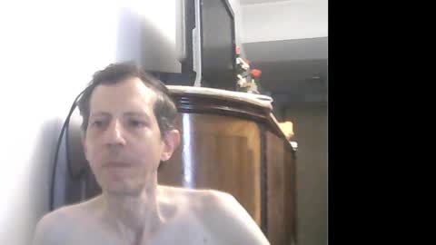 Snapshot of lucianoaxel chatting on 02.21.25 Luciano online show from 02.21.25