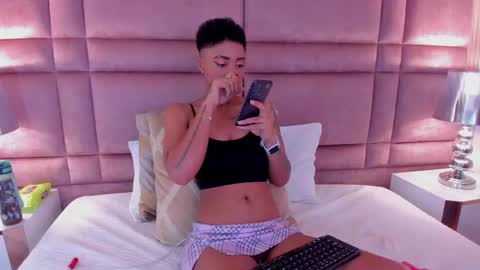  lucia wallace  online show from 03.05.25