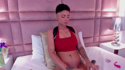  lucia wallace  online show from 03.10.25