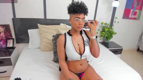  lucia wallace  online show from 11.28.25