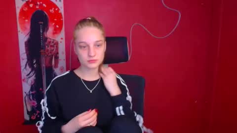 Snapshot of lucieamour_ chatting on 11.16.25 Lucie online show from 11.16.25