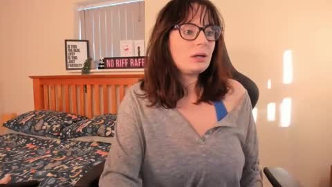 Snapshot of luciewintersuk chatting on 01.02.25 Lucie Winters online show from 01.02.25