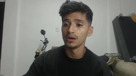 Snapshot of lucifferr_ chatting on 11.14.25 leonel online show from 11.14.25