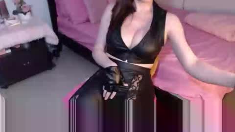 Snapshot of lucila04 chatting on 05.11.26 lucila04 online show from 05.11.26
