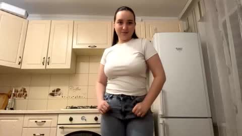 Snapshot of lucindapano chatting on 11.21.25 Sofia online show from 11.21.25