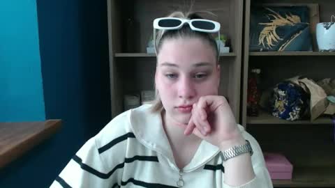 Snapshot of lucky_barbie chatting on 05.11.26 Grace online show from 05.11.26