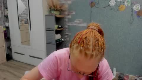 lucky_licky20 online show from 12.17.25