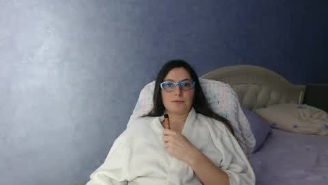 Snapshot of luckylinda23 chatting on 01.12.25 luckylinda23 online show from 01.12.25