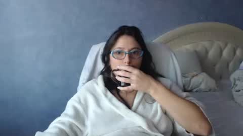 luckylinda23 online show from 11.26.25