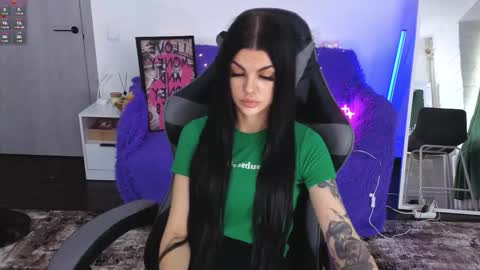 Monika online show from 11.22.25