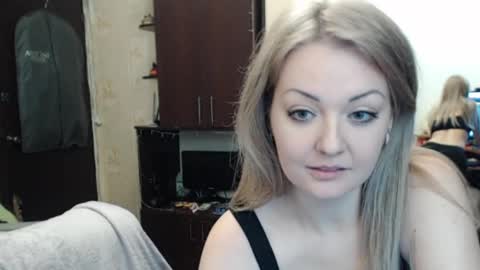 Snapshot of luckyshotgirl chatting on 02.12.25 LuckyShot online show from 02.12.25