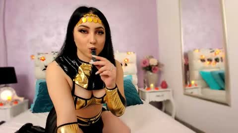 Mia online show from 10.31.25