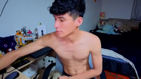 Lu Independent Model online show from 11.14.25