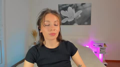Snapshot of lucy__ray chatting on 02.19.25 lucy__ray online show from 02.19.25