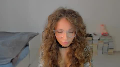 Snapshot of lucy__ray chatting on 10.03.25 lucy__ray online show from 10.03.25