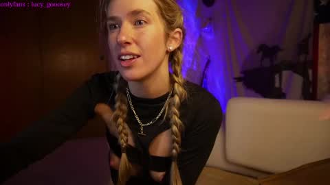 Snapshot of lucy_gooosey chatting on 02.06.25 Lucy. online show from 02.06.25