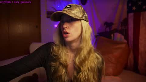 Snapshot of lucy_gooosey chatting on 02.08.25 Lucy. online show from 02.08.25