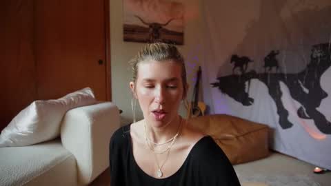 Snapshot of lucy_gooosey chatting on 03.03.25 Lucy. online show from 03.03.25