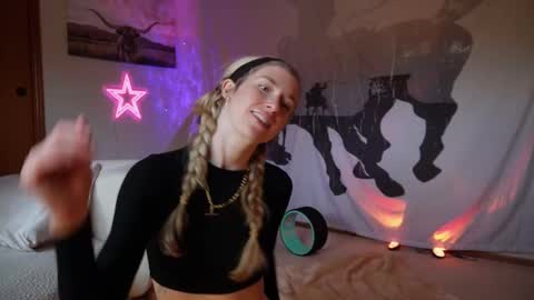 Snapshot of lucy_gooosey chatting on 03.09.25 Lucy. online show from 03.09.25