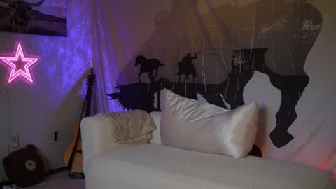 Snapshot of lucy_gooosey chatting on 03.10.25 Lucy. online show from 03.10.25