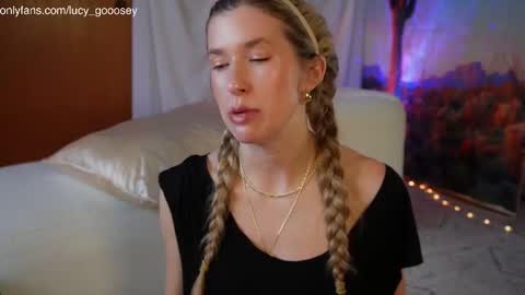 Snapshot of lucy_gooosey chatting on 09.08.25 Lucy. online show from 09.08.25