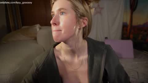 Snapshot of lucy_gooosey chatting on 09.29.25 Lucy. online show from 09.29.25