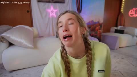 Snapshot of lucy_gooosey chatting on 10.05.25 Lucy. online show from 10.05.25