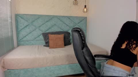 Lucy Greys online show from 02.06.26