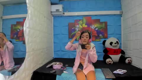 Snapshot of lucy_unlimited chatting on 11.06.25 Lucy unlimit come back here online show from 11.06.25