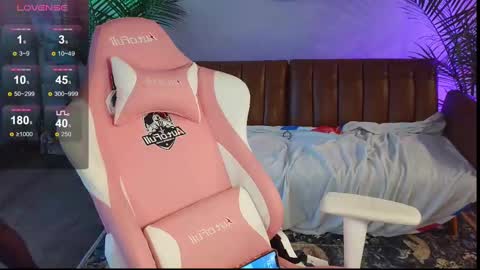 Snapshot of lucydelrey57 chatting on 03.03.25 lucydelrey57 online show from 03.03.25