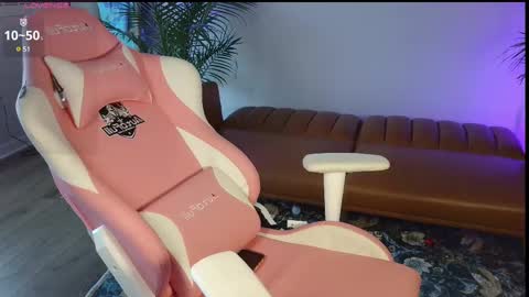 Snapshot of lucydelrey57 chatting on 03.09.25 lucydelrey57 online show from 03.09.25