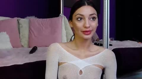 Lucy Kims online show from 12.09.24