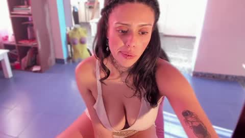 Snapshot of lucyklumm chatting on 04.20.26 MALAMOR online show from 04.20.26