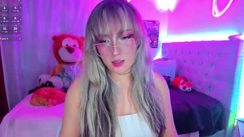 Snapshot of lucylane_ chatting on 09.23.25 Lucy online show from 09.23.25