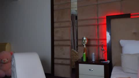 Lucy Lexton online show from 02.05.26