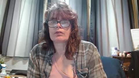 Snapshot of lucylling chatting on 02.18.25 lucylling online show from 02.18.25