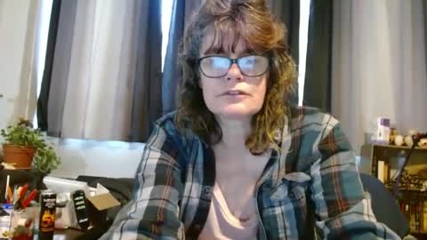 Snapshot of lucylling chatting on 02.19.25 lucylling online show from 02.19.25