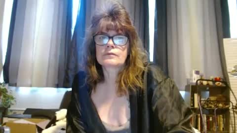 Snapshot of lucylling chatting on 02.25.25 lucylling online show from 02.25.25