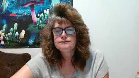 Snapshot of lucylling chatting on 09.17.25 lucylling online show from 09.17.25