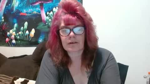 Snapshot of lucylling chatting on 11.07.25 lucylling online show from 11.07.25
