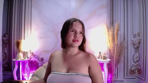 Snapshot of lucymilky chatting on 09.09.25 Lucy online show from 09.09.25